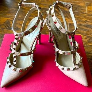 Valentino Nude Rockstud Pumps